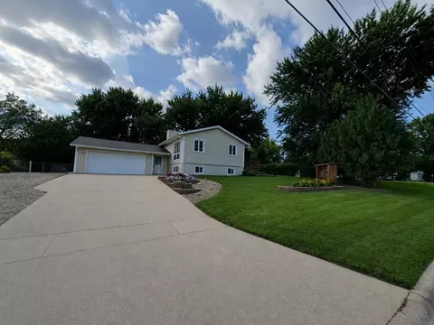562 Jones Rd, Evansdale, IA 50707