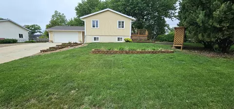 562 Jones Rd, Evansdale, IA 50707