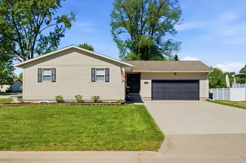 1304 N 5th St, Manchester, IA 52057