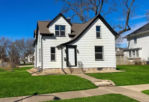 1821 Clay St, Cedar Falls, IA 50613