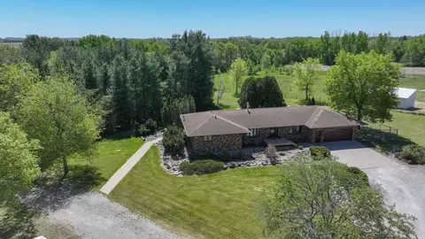 7137 Soppe Farms Rd, Waterloo, IA 50702
