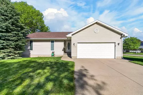 4703 Pizarro Ct, Cedar Falls, IA 50613