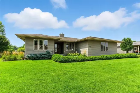 4320 Harvest Ln, Cedar Falls, IA 50613