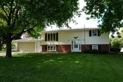 507 9th St, Charles City, IA 50616