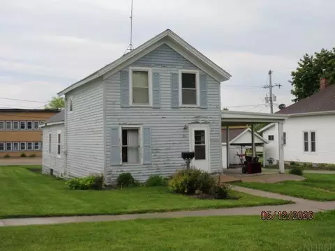 216 W Grand St, Monticello, IA 52310