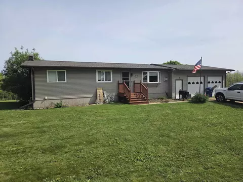 115 Skyline Dr, Guttenberg, IA 52052