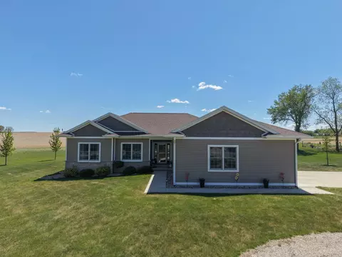 20786 270th St, Parkersburg, IA 50665