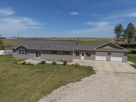16541 315th St, Aplington, IA 50604