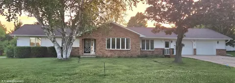 411 Westwood Dr, Strawberry Point, IA 52076