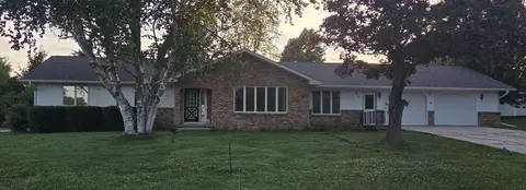 411 Westwood Dr, Strawberry Point, IA 52076
