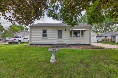 327 2nd St, Washburn, IA 50702