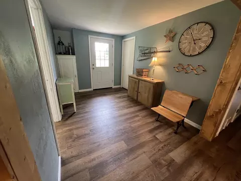 Entry Way - 1106 Main St, Elgin, IA 52141 photo 1 of 2