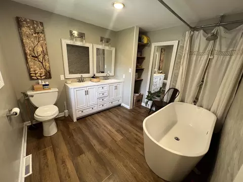 Bath - 1106 Main St, Elgin, IA 52141 photo 2 of 4