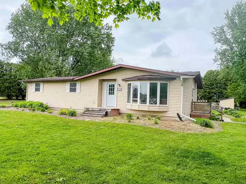 1106 Main St, Elgin, IA 52141