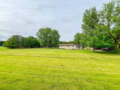 Exterior - 1106 Main St, Elgin, IA 52141 photo 5 of 8