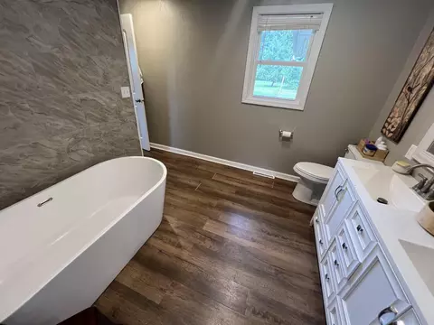 Bath - 1106 Main St, Elgin, IA 52141 photo 3 of 4
