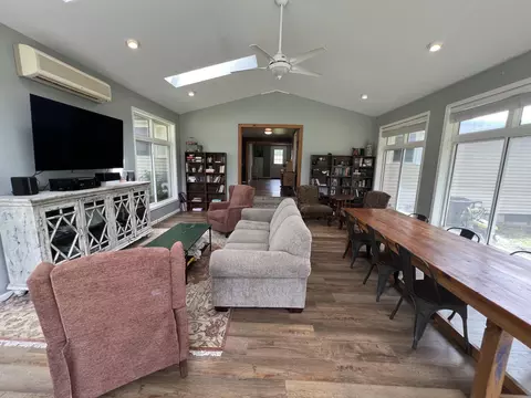Living - 1106 Main St, Elgin, IA 52141 photo 2 of 3