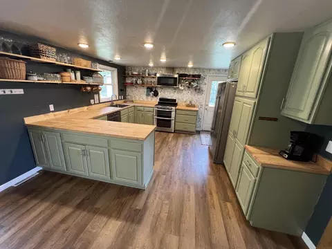 Kitchen - 1106 Main St, Elgin, IA 52141 photo 1 of 3