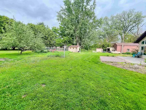Exterior - 1106 Main St, Elgin, IA 52141 photo 6 of 8