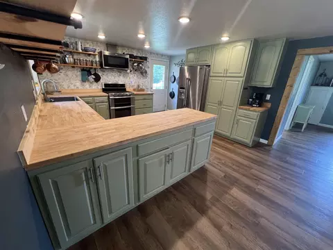 Kitchen - 1106 Main St, Elgin, IA 52141 photo 2 of 3