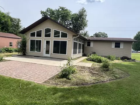 Exterior - 1106 Main St, Elgin, IA 52141 photo 3 of 8