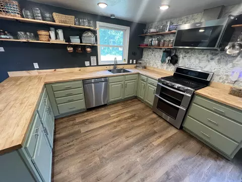 Kitchen - 1106 Main St, Elgin, IA 52141 photo 3 of 3