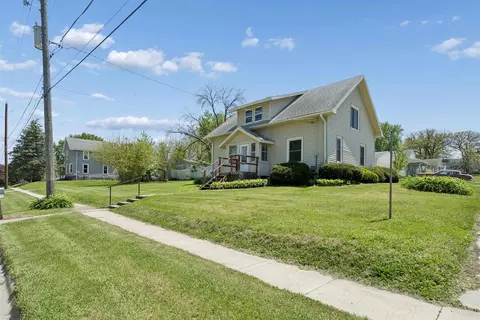 802 Railroad St, Parkersburg, IA 50665