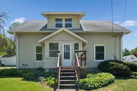 802 Railroad St, Parkersburg, IA 50665