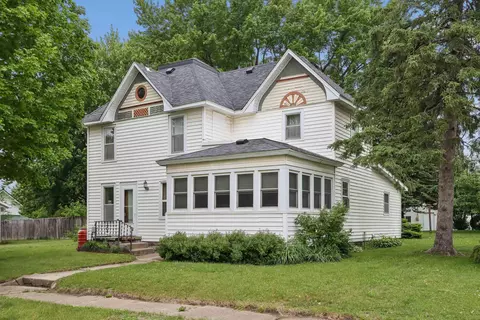 514 Latham St, Walker, IA 52352