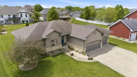 2709 Falcon Ln, Cedar Falls, IA 50613