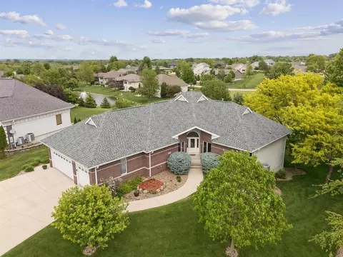 4011 Pheasant Dr, Cedar Falls, IA 50613