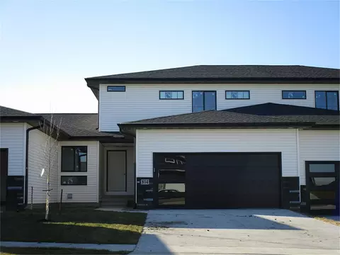 814 Grindstone Cir, Waterloo, IA 50702