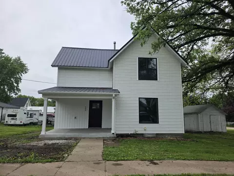 608 W Delaware St, Manchester, IA 52057