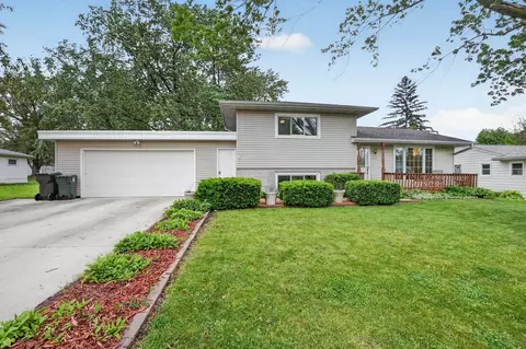 3124 Pridemore Dr, Cedar Falls, IA 50613