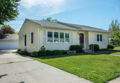 915 SW 1st St, Waverly, IA 50677