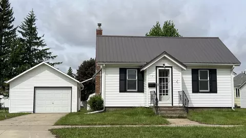 14 N Maple Ave, New Hampton, IA 50659