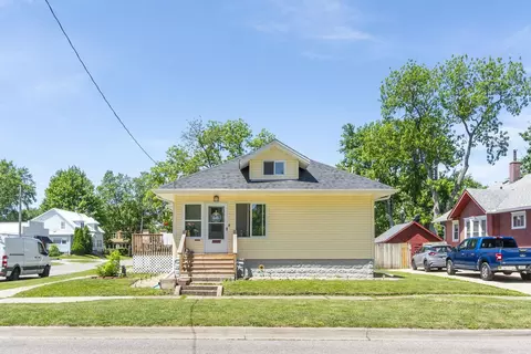 1324 W 6th St, Waterloo, IA 50702
