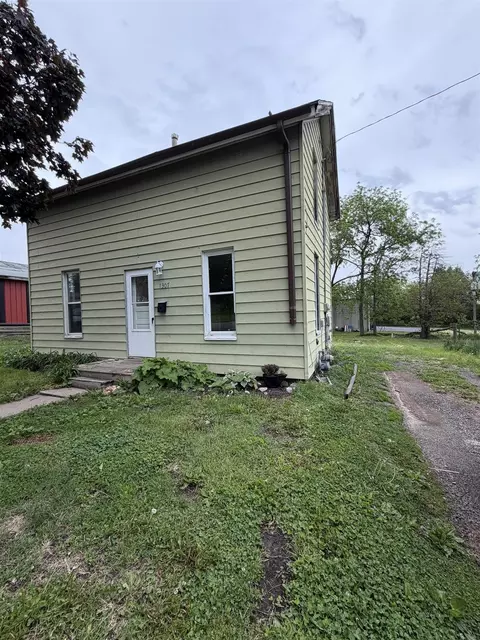 1307 10th St, Eldora, IA 50627