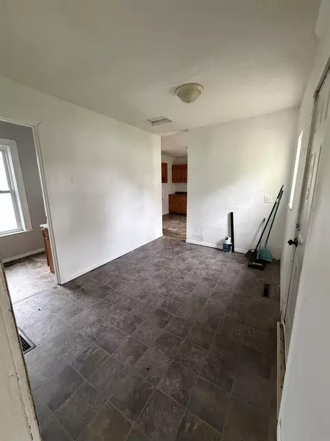 Entry Way - 1307 10th St, Eldora, IA 50627 photo 1 of 2