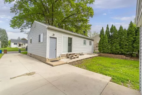 Exterior - 1228 Lyon Ave, Waterloo, IA 50702 photo 3 of 4