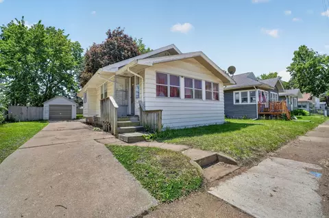 843 Riehl St, Waterloo, IA 50703