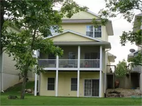 3852 Jay Ln, Waterloo, IA 50701