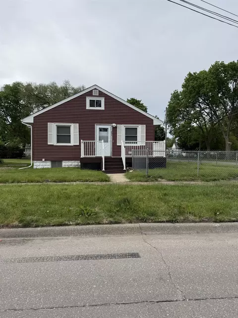 233 Oliver St, Waterloo, IA 50703