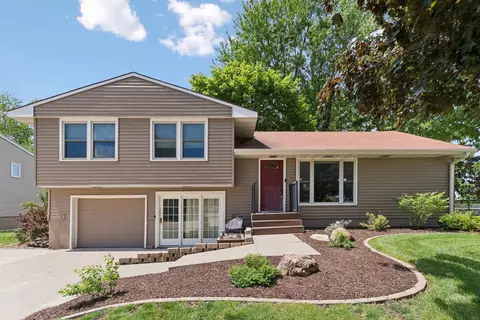 317 Charles St, Conrad, IA 50621