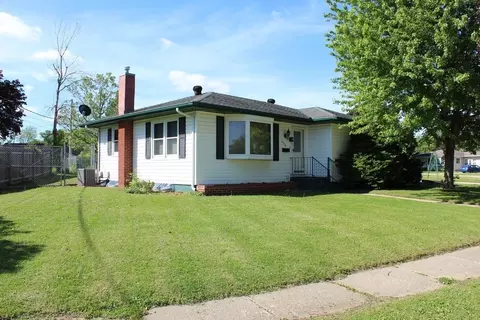 204 Charles St, Charles City, IA 50616