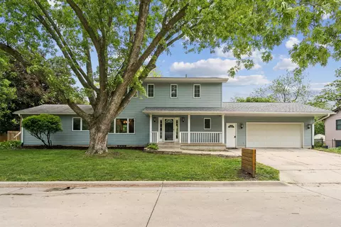 625 Baker Dr, Cedar Falls, IA 50613