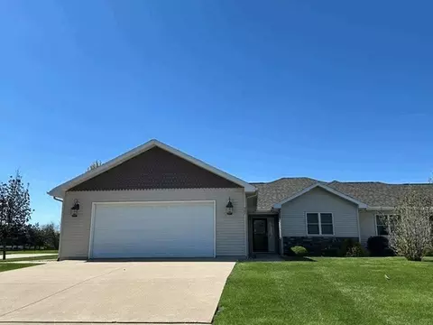 301 Meadow Ln, Charles City, IA 50616