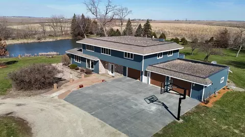 20509 290th St, Parkersburg, IA 50665