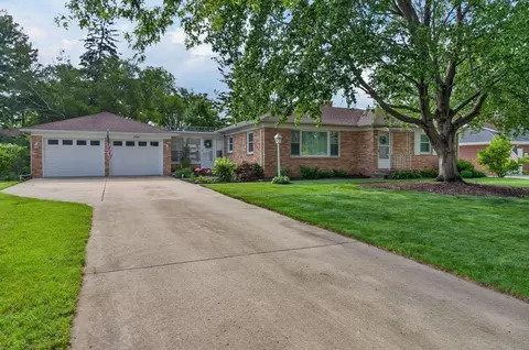 3104 Hillcrest Dr, Cedar Falls, IA 50613