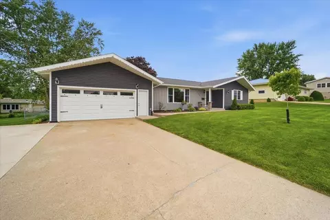 524 8th Ave NE, Oelwein, IA 50662